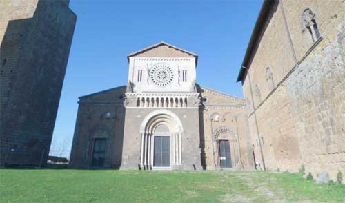 Tuscania, una veduta della Basilica di San Pietro