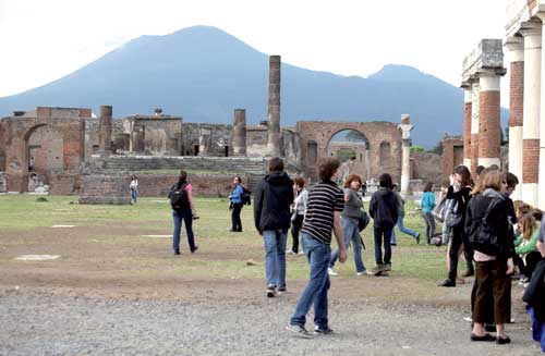 Scavi di Pompei, anche i turisti faranno la differenziata