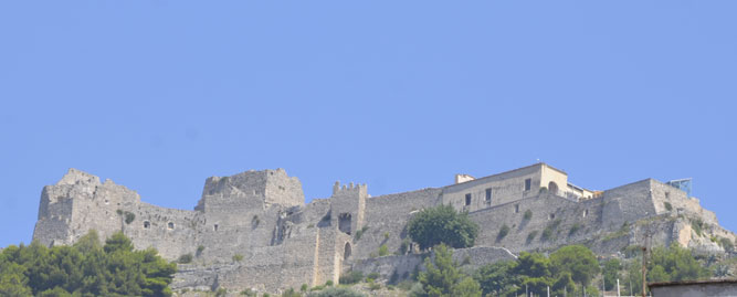 Salerno. A Castello Arechi in mostra i Taliasmani di Loffredo
